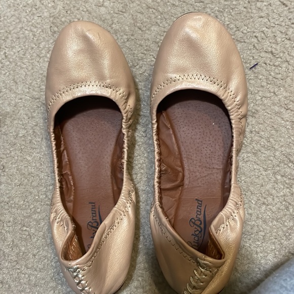 ❤️🔥SOLD❤️🔥Lucky Brand Tan flats - Picture 4 of 5